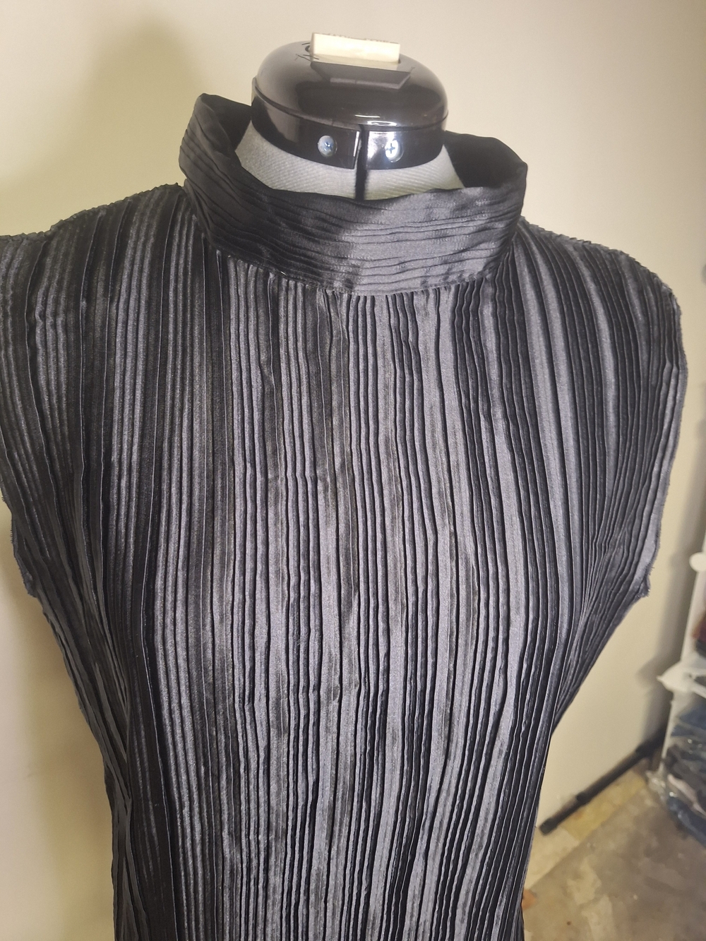 NICOLA Black Pleated Mock Neck Shell Size 2X